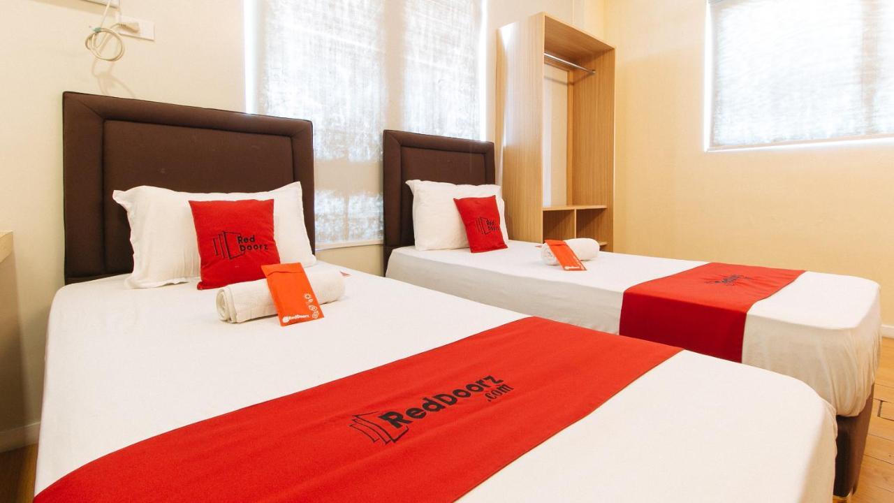 RedDoorz Plus @ A Rita Street San Juan San Juan  Zewnętrze zdjęcie